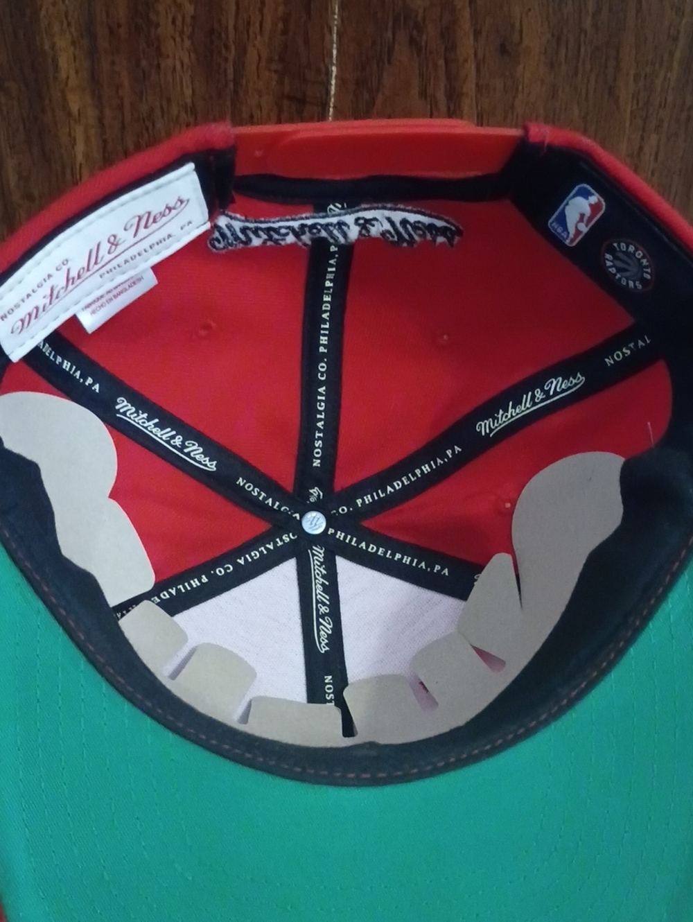 Mitchell & Ness Toronto Raptors hat - Picture 4 of 7